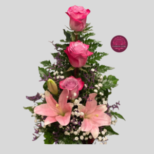 Arreglo en Rosas y Lirios