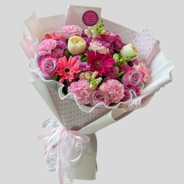 Ramo Primaveral con Yerberas y Rosas