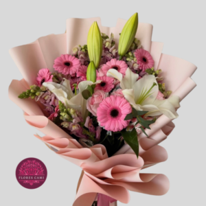 Ramo con Yerberas Rosadas y Lirios Blancos