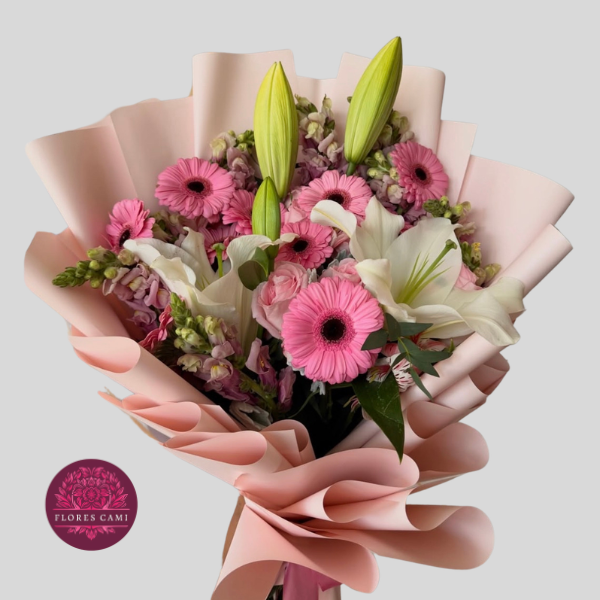 Ramo con Yerberas Rosadas y Lirios Blancos
